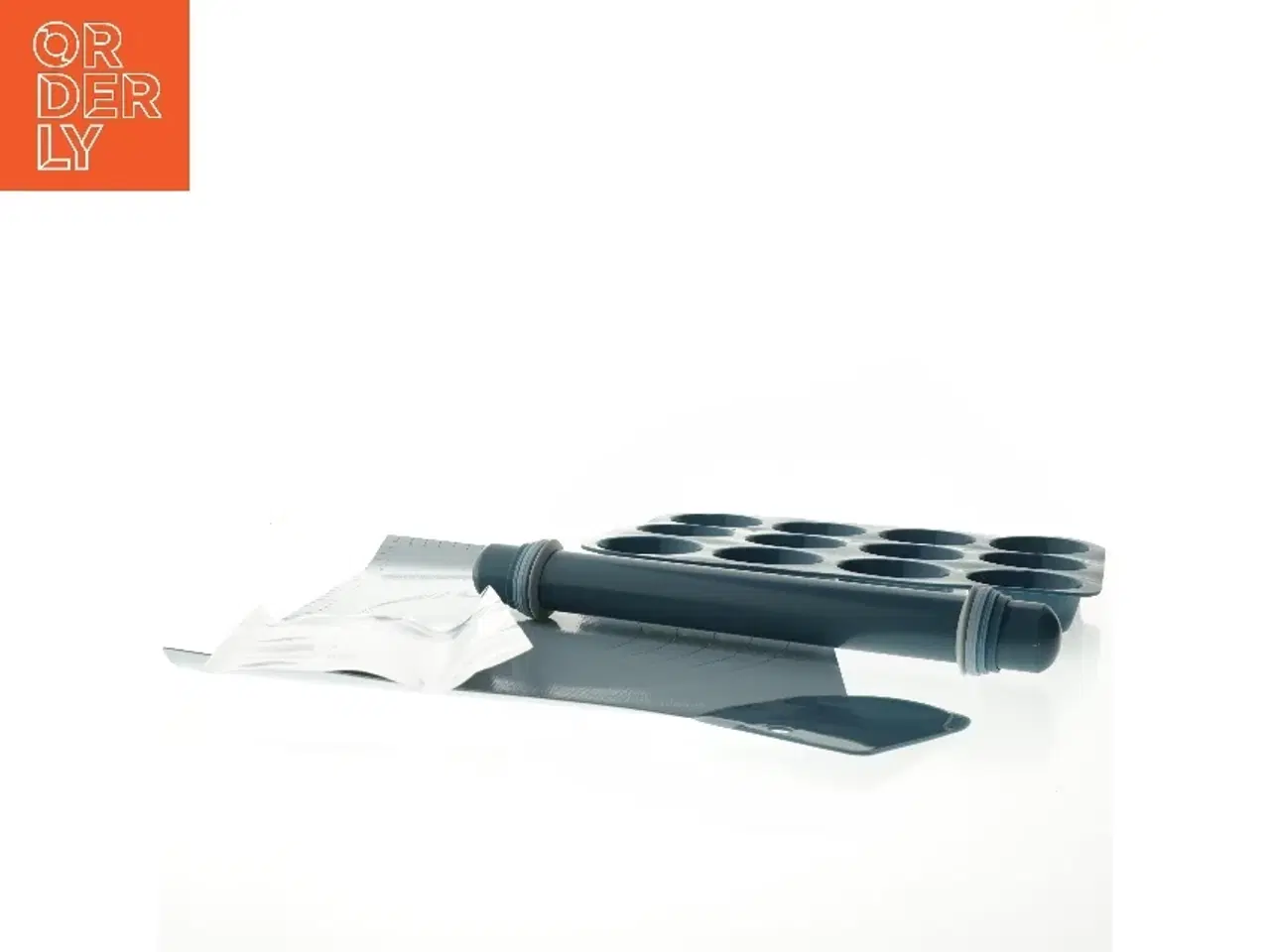 Billede 2 - Bagesæt med muffinform og dejskraber