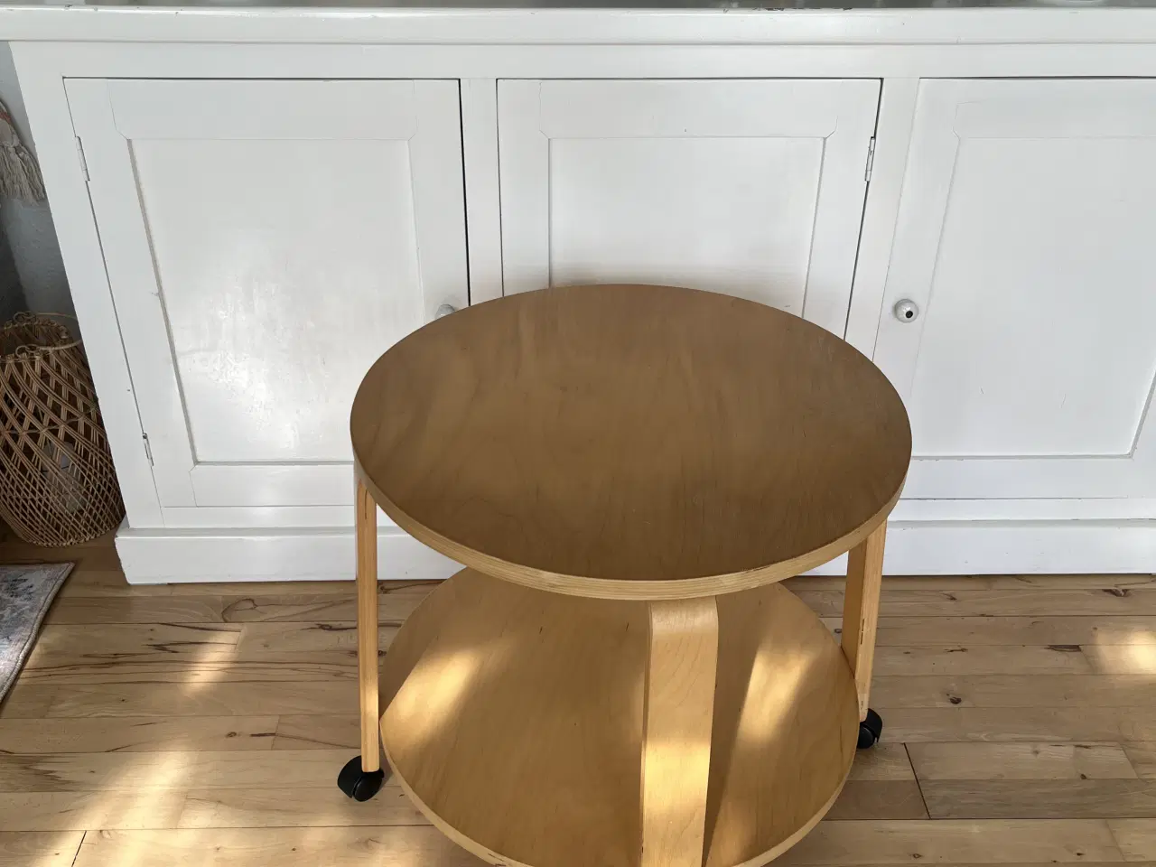 Billede 3 - Smukt lille bord med hjul