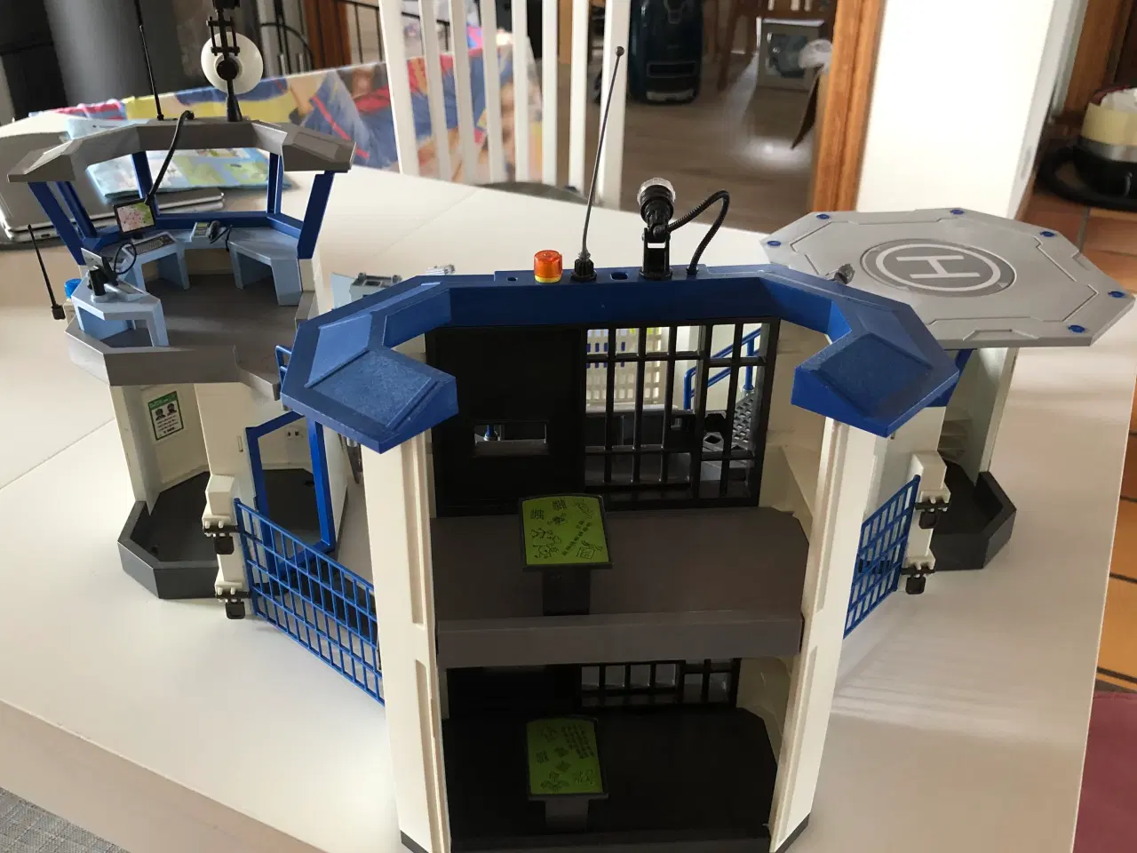 Billede 2 - Playmobil: Politistation med fængsel (6919)