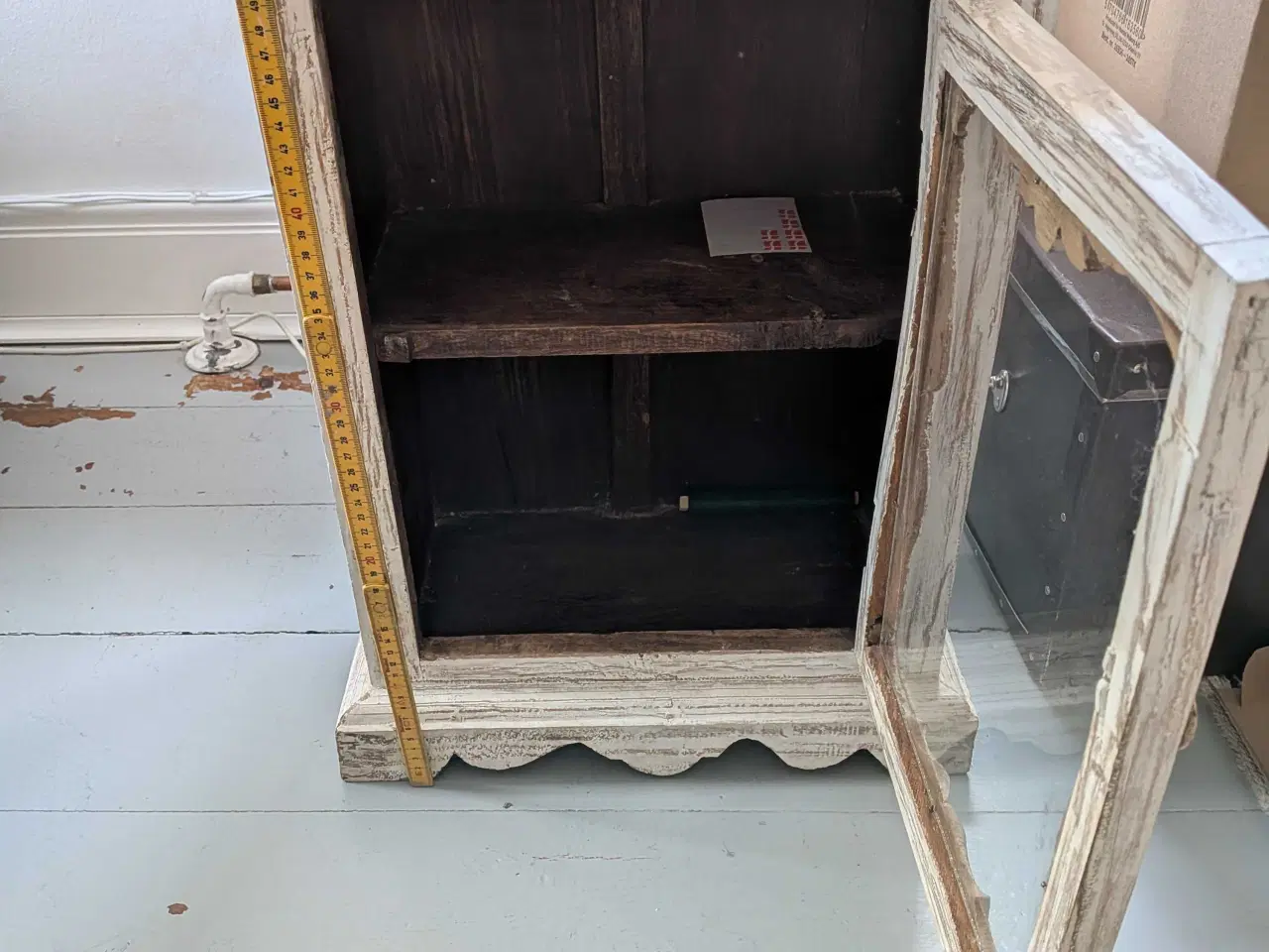 Billede 2 - Fint lille vægskab med 2 hylder