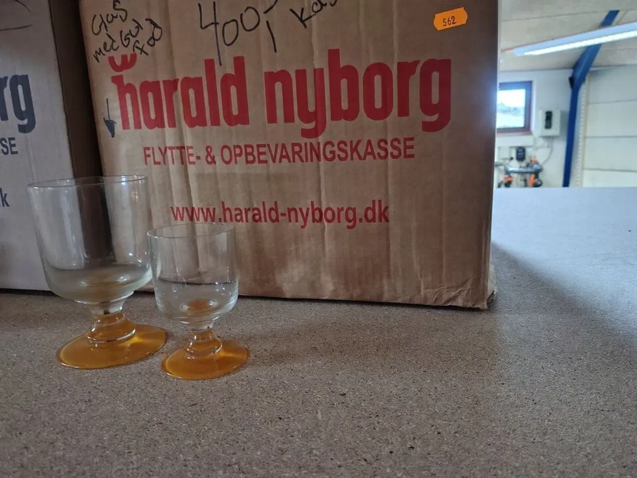 Billede 3 - En kasse glas
