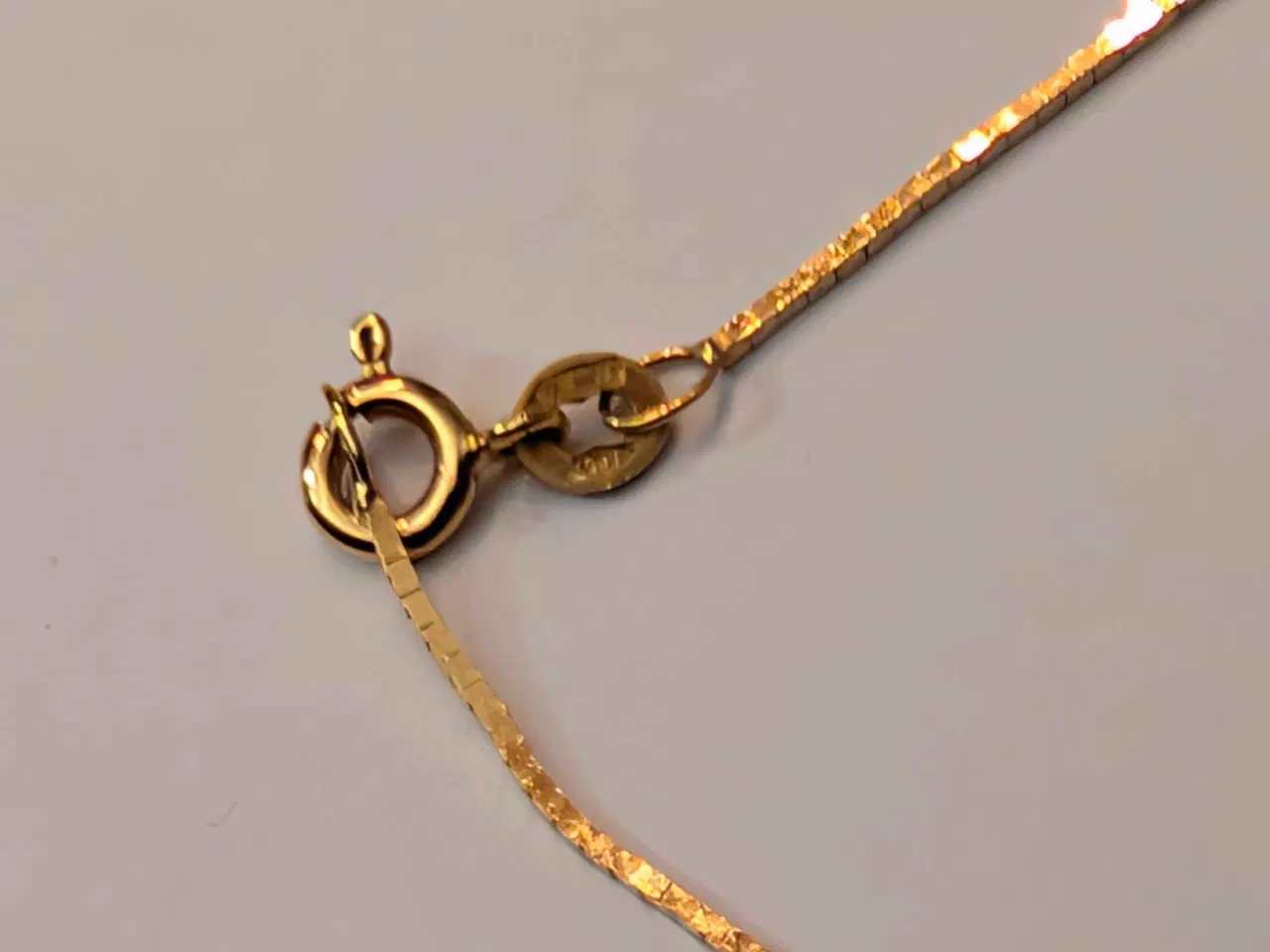 Billede 1 - Guld sæt halskæde ørestikker og vedhæng.samæet