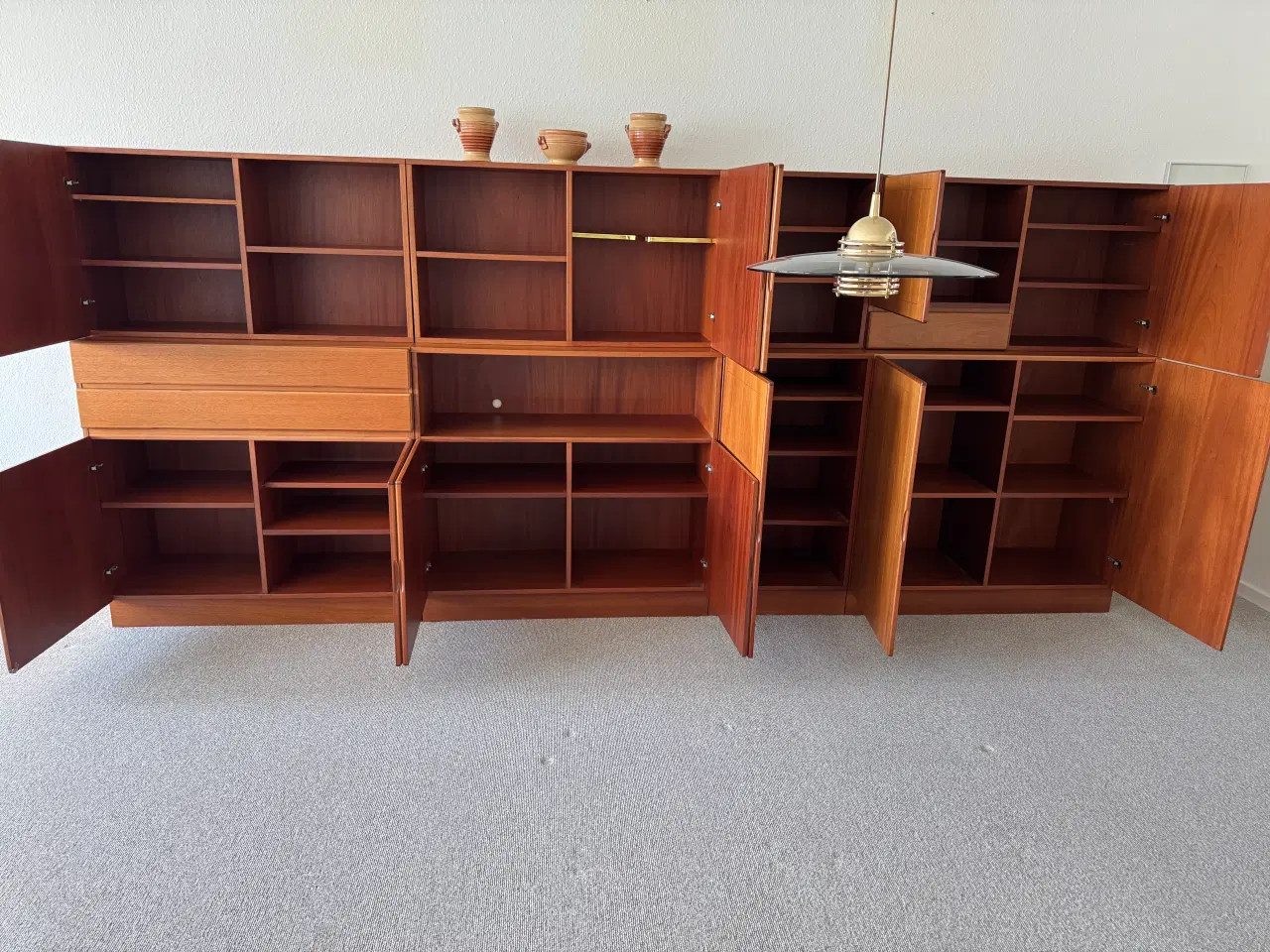 Billede 2 -  Klim skab/reolsystem. 8 dele + 4 sokler Pris 4200