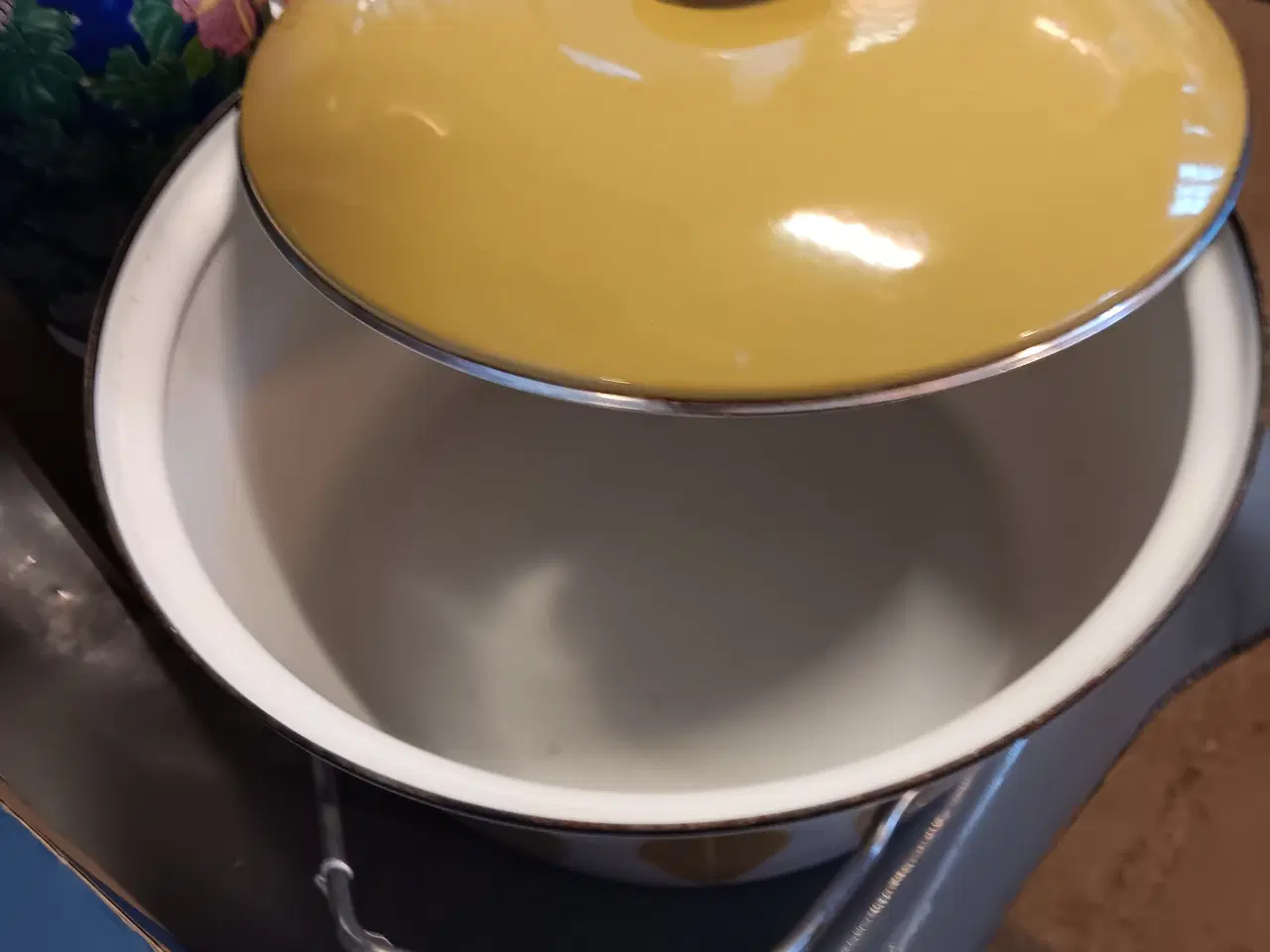 Billede 2 - Lotus emaljegryde rigtig flot.