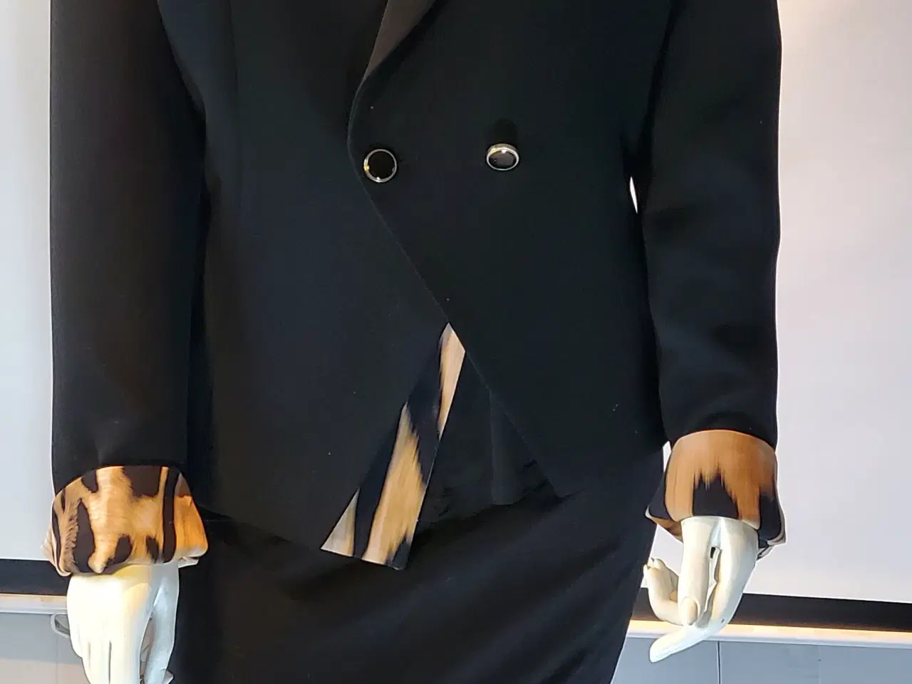 Billede 1 - Elegant blazer Marciano Guess, sort med dyreprint