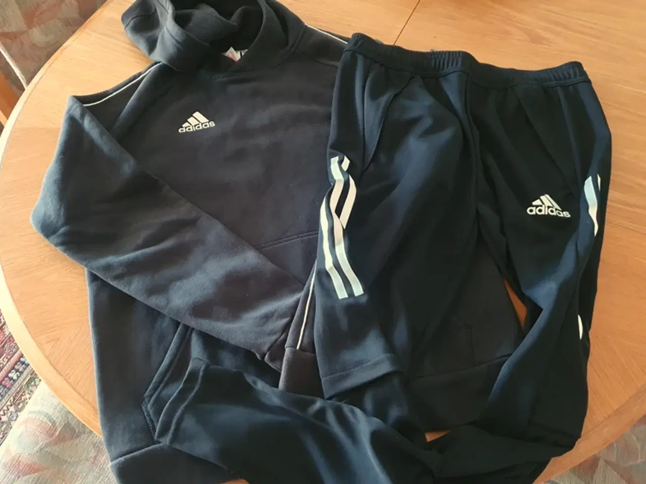 Billede 1 - Adidas træningsdragt, sort.