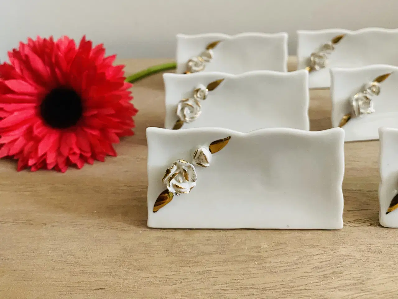 Billede 2 - 6 stks yndige vintage navneskilte i porcelæn 