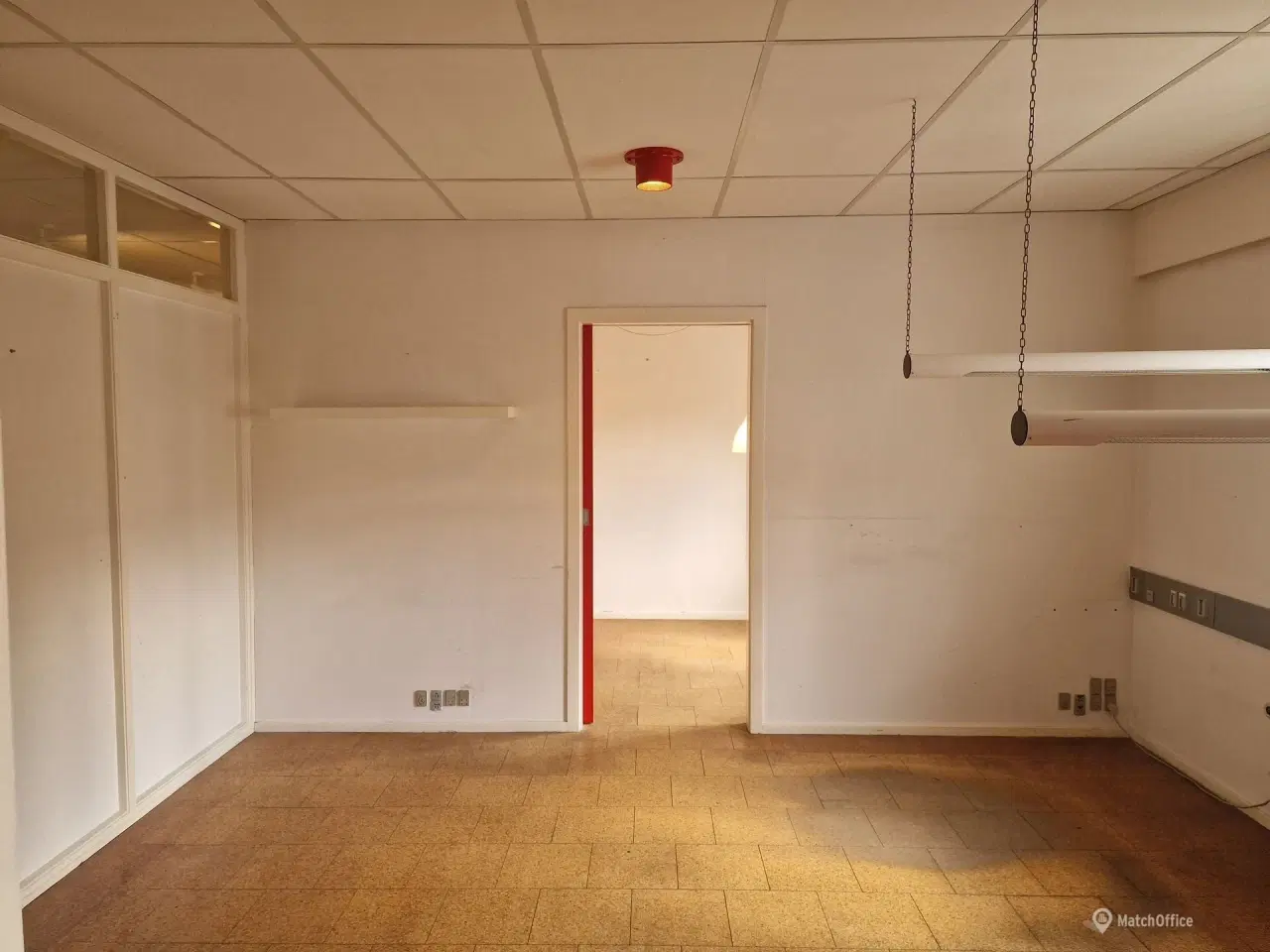 Billede 13 - 3 lejemål til lager. showroom, behandling, kontor m.m. Biladgang til lager –Skiltemulighed mod Grønnevej