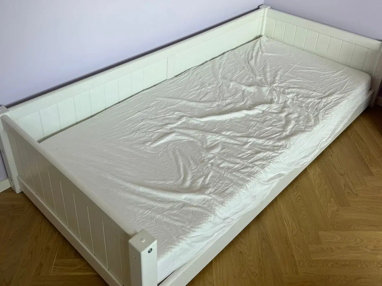Billede 1 - Hvid seng inkl madras 