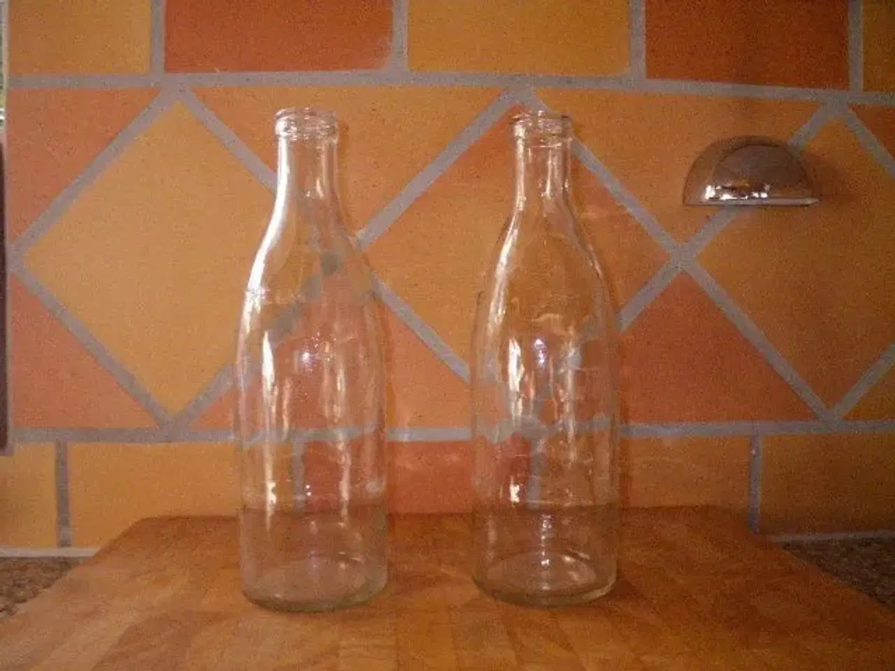 Billede 2 - 12 mælkeflasker i original jernramme