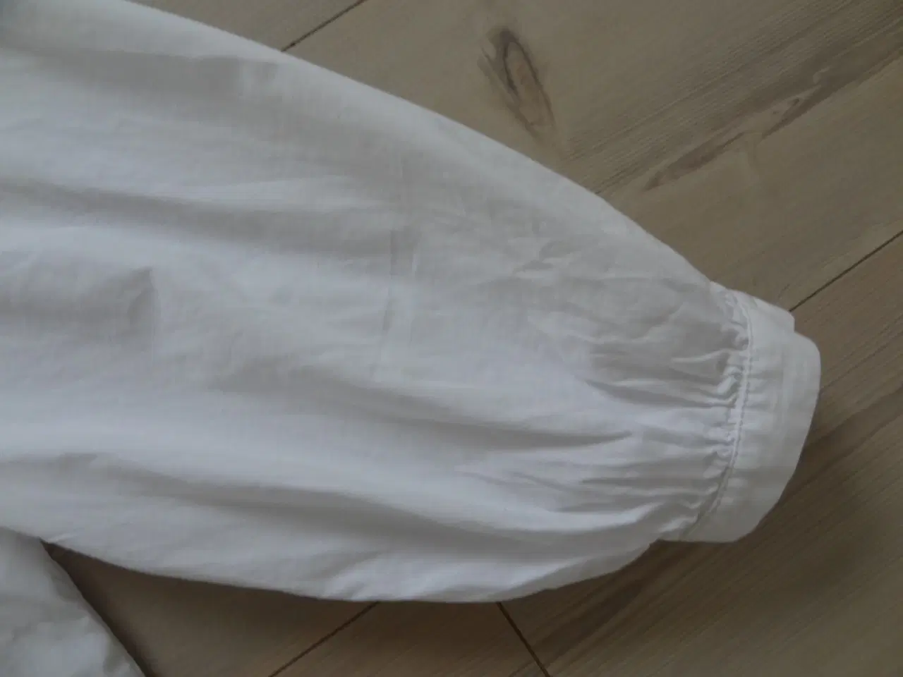 Billede 10 - Skjorte, Skjortebluse, Hvid Pigalle str 34