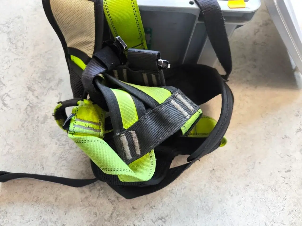 Billede 3 - Kasse m. sikringsgrej samt div.