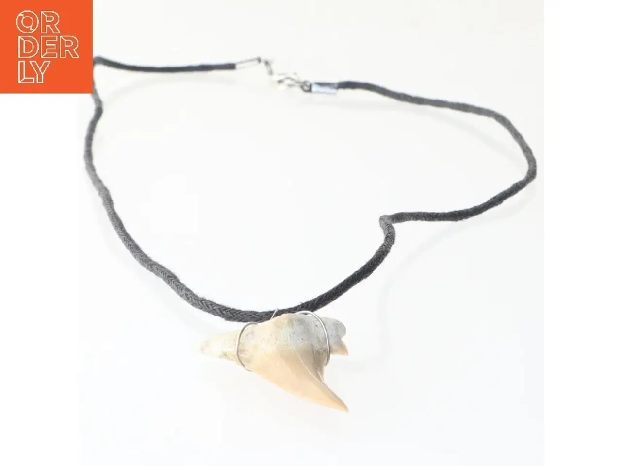 Billede 2 - Halskæde med tandvedhæng (str. 50 cm)