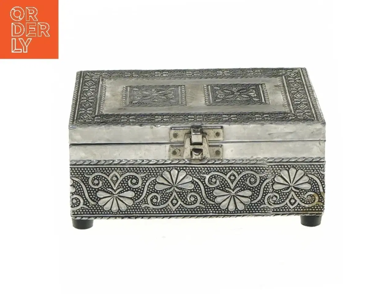 Billede 1 - Hammer slået indsisk  metalkasse (str. 15x10x7 cm)