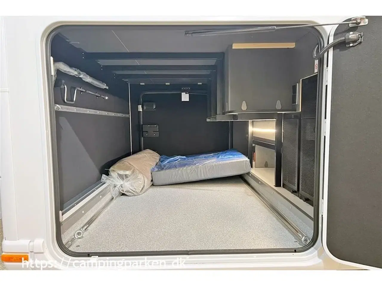 Billede 17 - 2026 - Dethleffs   Den ultimative helårsbolig med loungesiddegruppe og gourmetkøkken