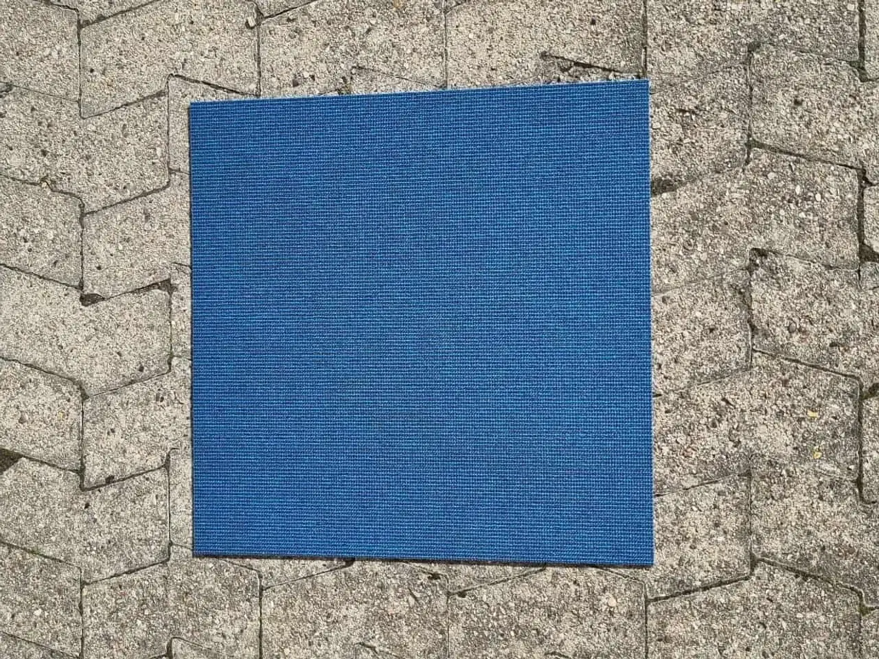 Billede 3 - Tæppefliser blå 50 x 50 cm. Pæn stand