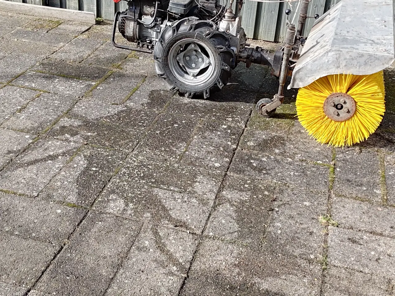 Billede 1 -  Nibbi 600 fejemaskine 