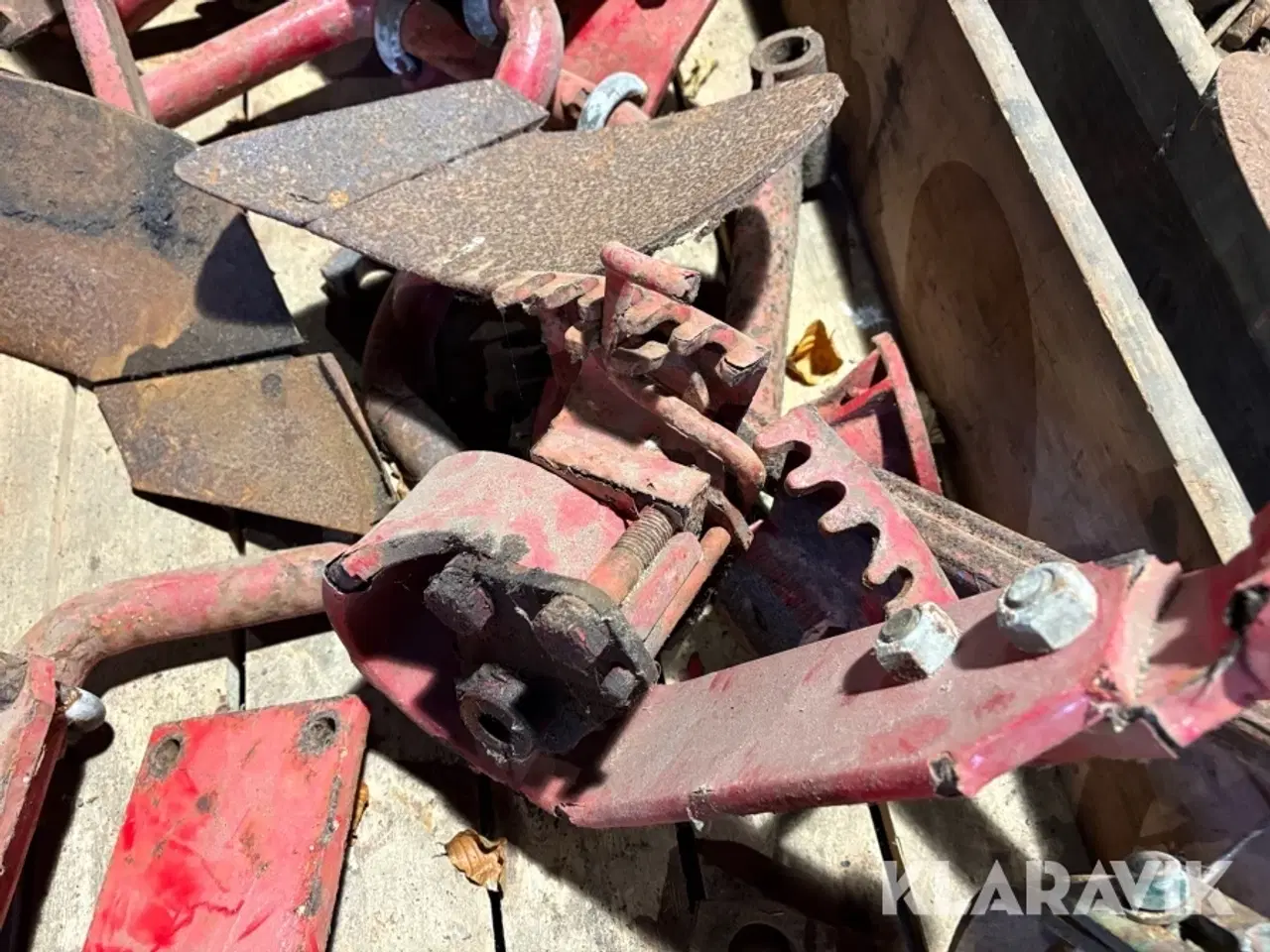 Billede 8 - Blandet lot plovdele til skjold / Kongskilde