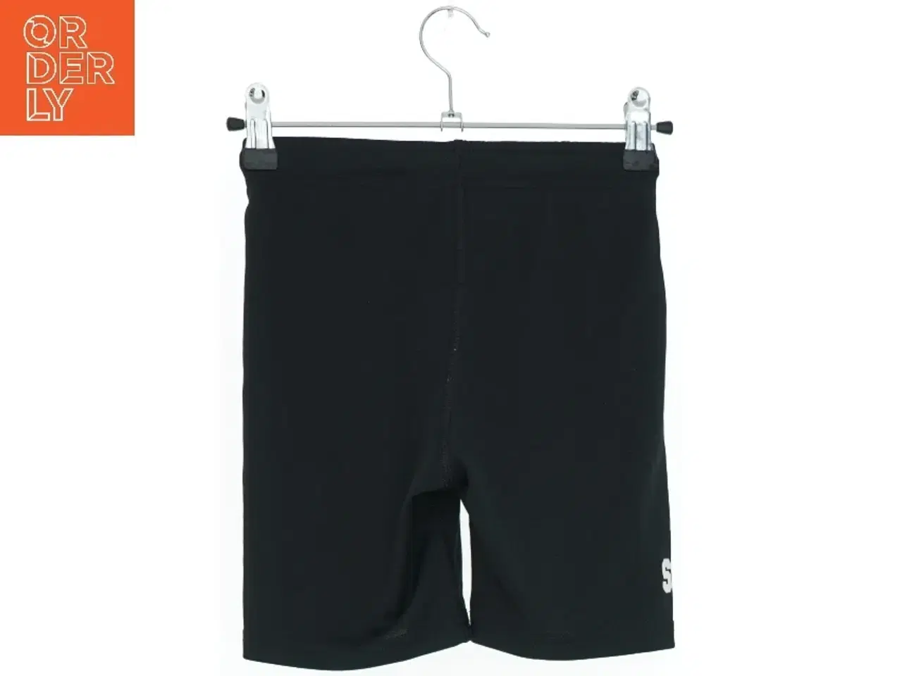 Billede 2 - Sort shorts med tryk fra H&M (str. 116)