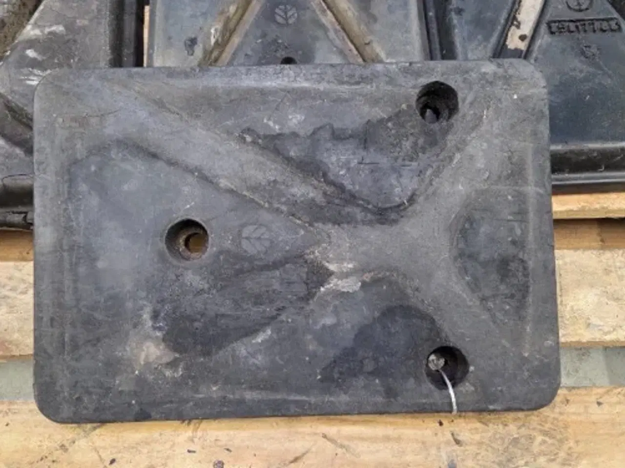 Billede 10 - New Holland B100B Gummiklods 85817788  4Stk