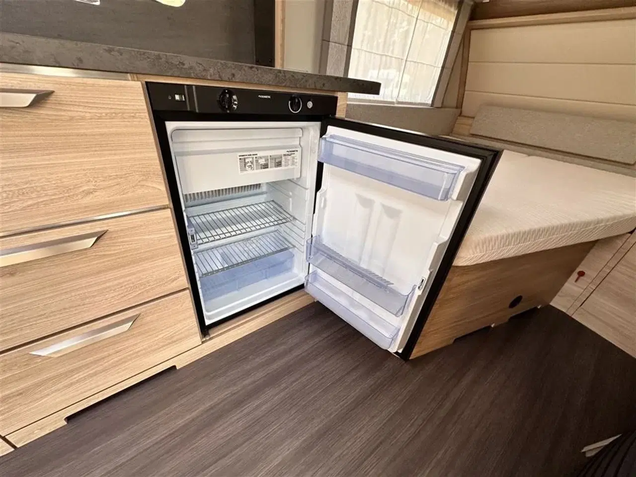 Billede 10 - 2021 - Knaus Südwind 450 FU "60 Years"   Flot campingvogn med telt og mover