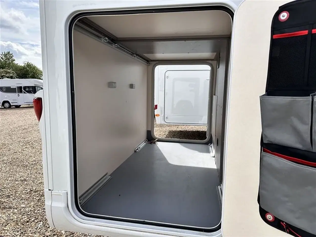 Billede 9 - 2022 - Hobby Ontour Edition V65 GE   Super velholdt enkeltsenges camper