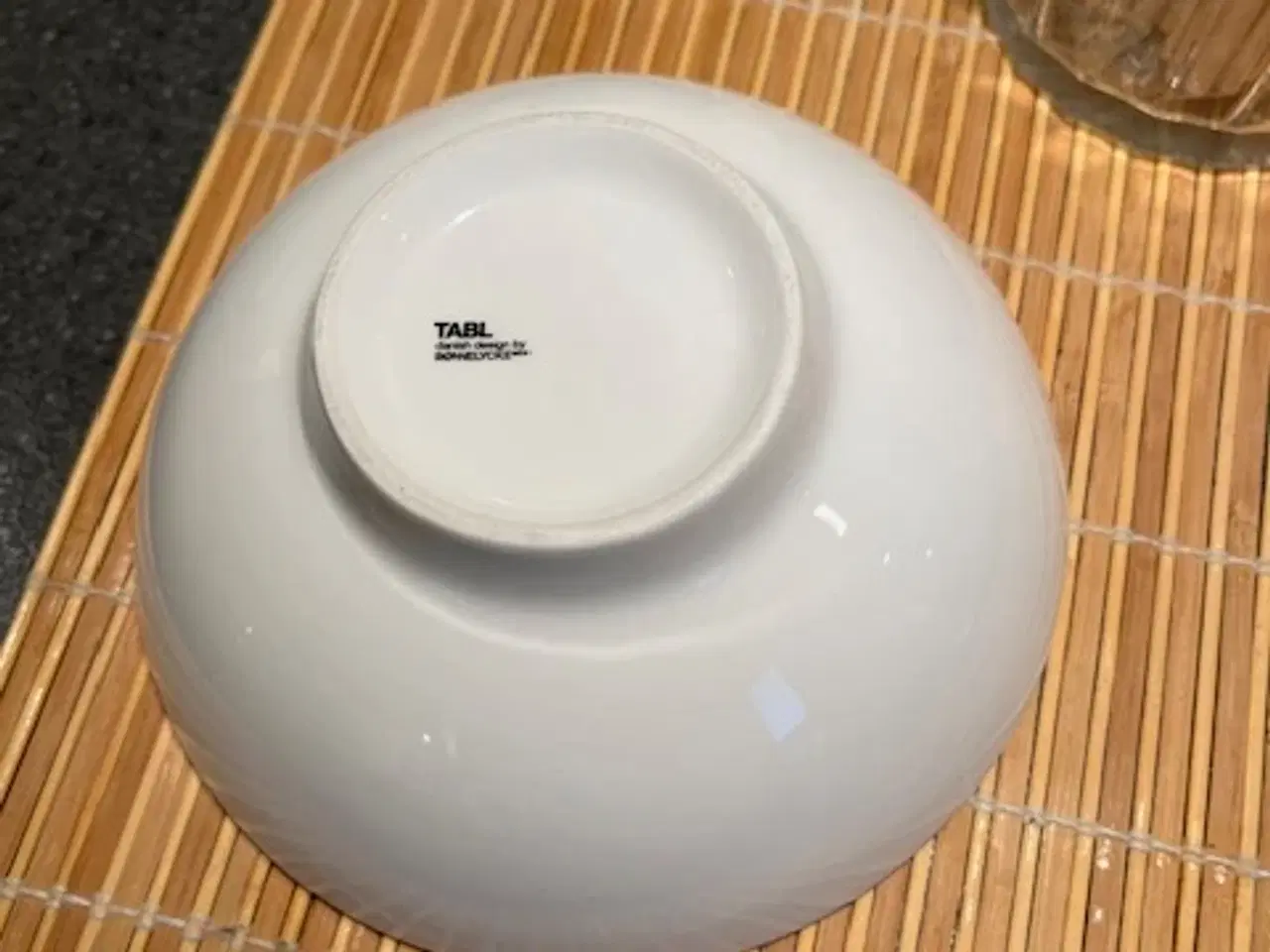 Billede 8 - Flot sæt i robust hvidt porcelæn til morgenbordet