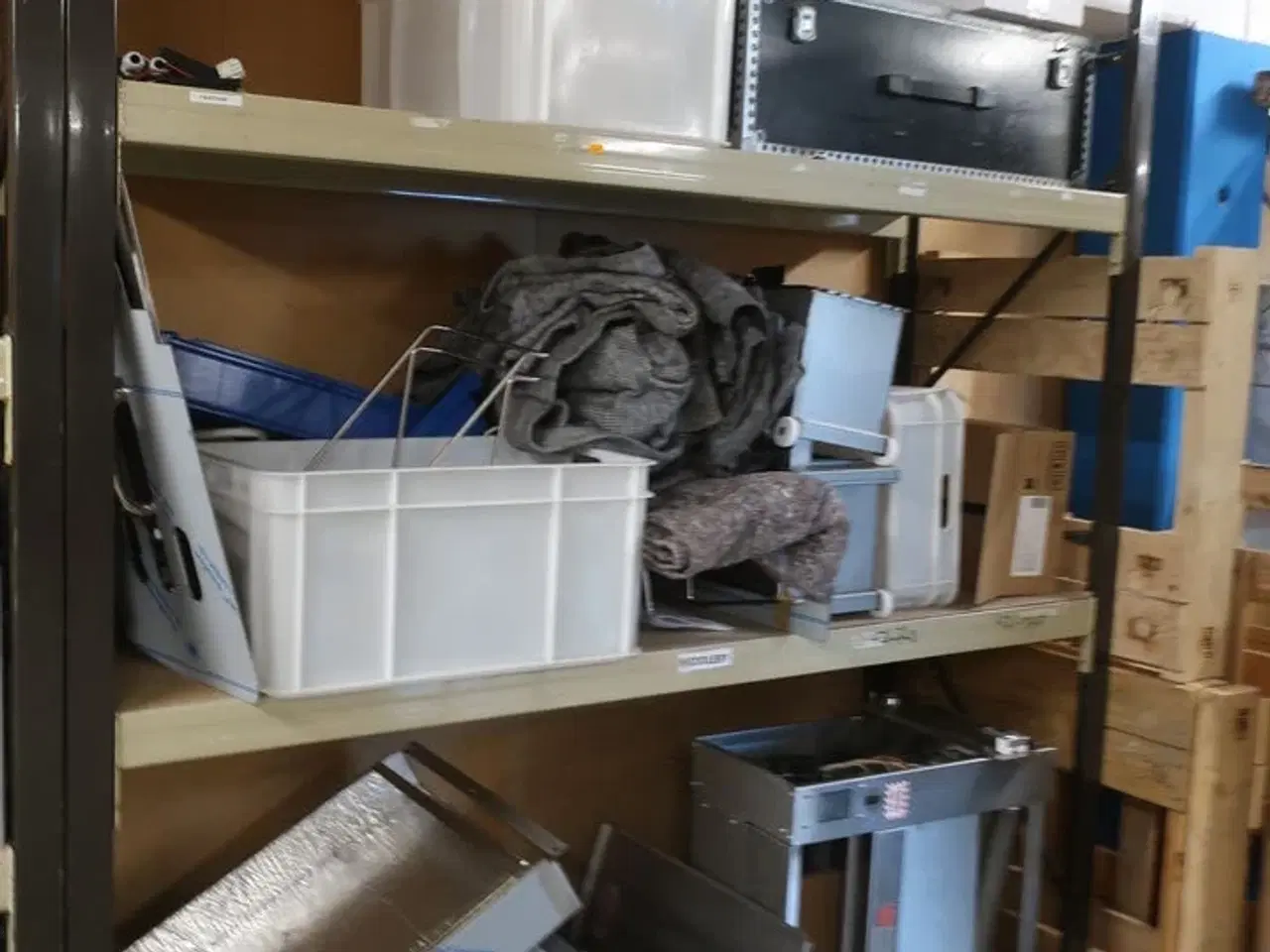 Billede 1 - Pallereol med indhold