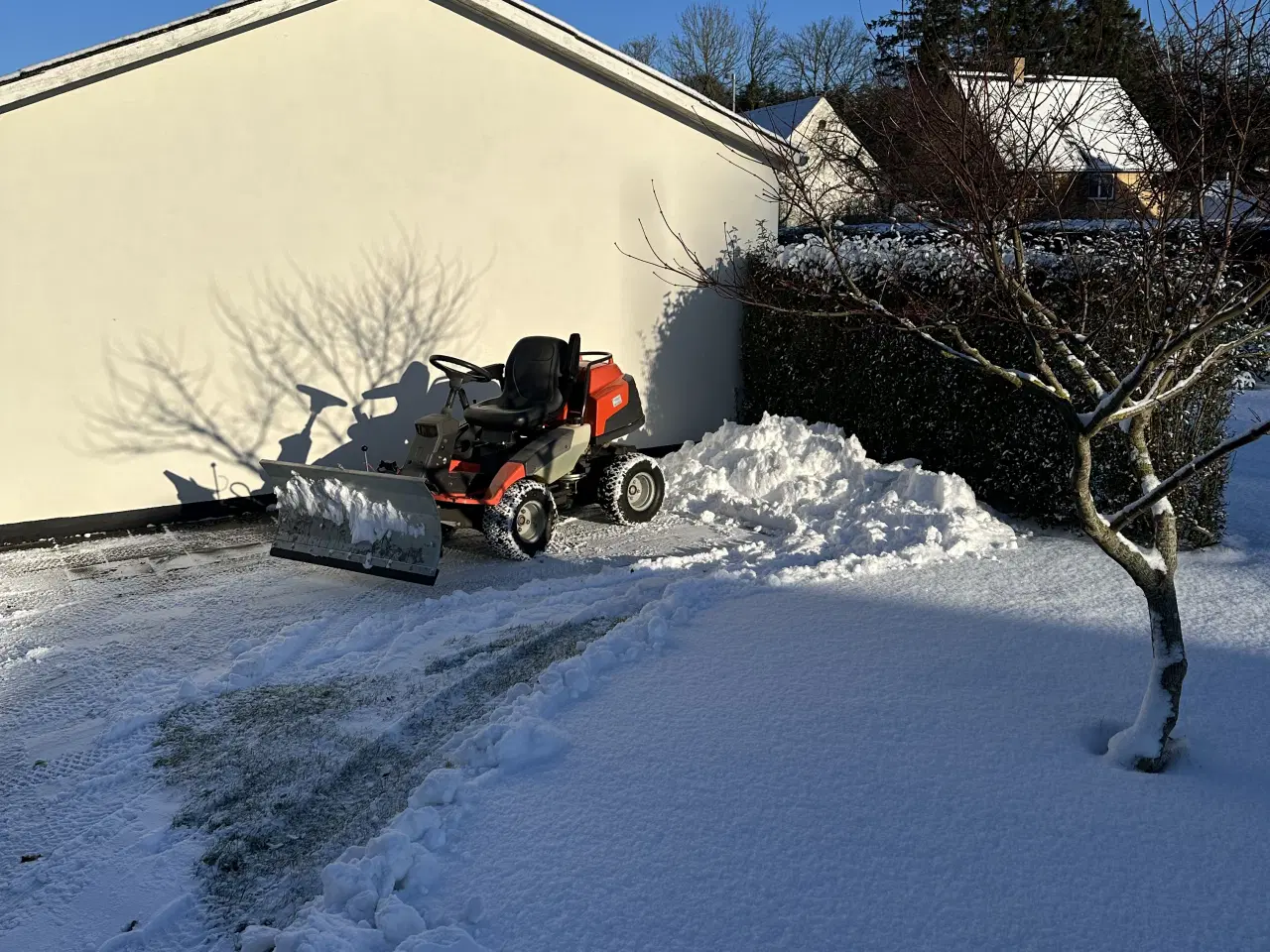 Billede 1 - Havetraktor Husqvarna R422 TS AWD / Dozerblad