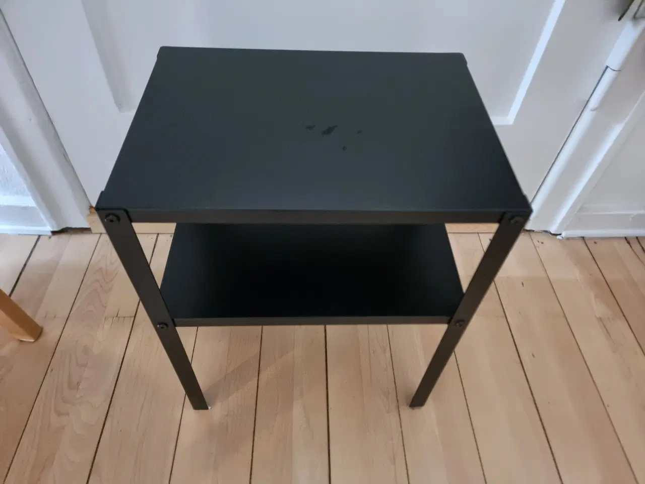 Billede 2 - Sengebord i metal – sort