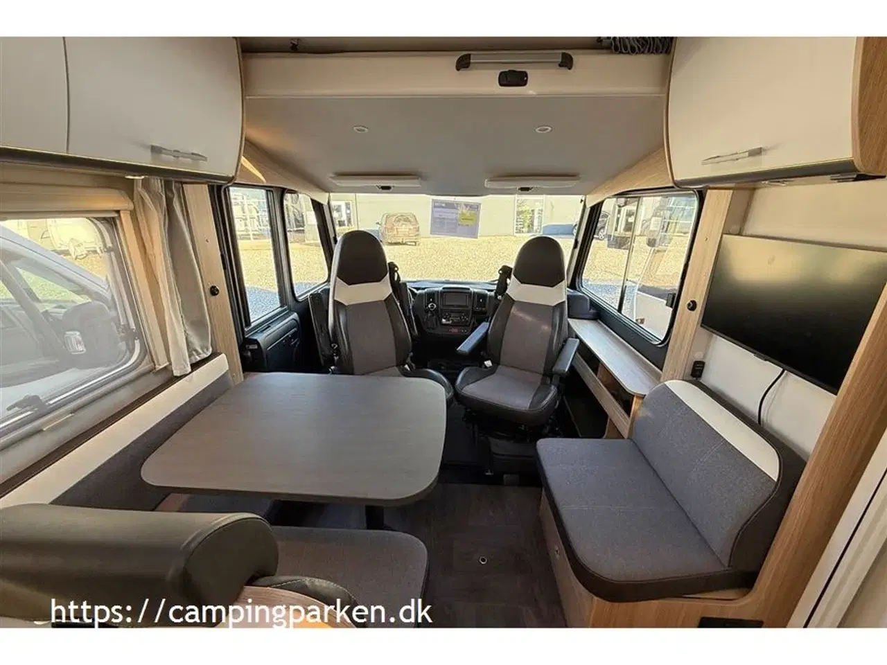 Billede 3 - 2021 - SunLight I 69 L   Velholdt autocamper med queens bed, meget udstyr og automatgear