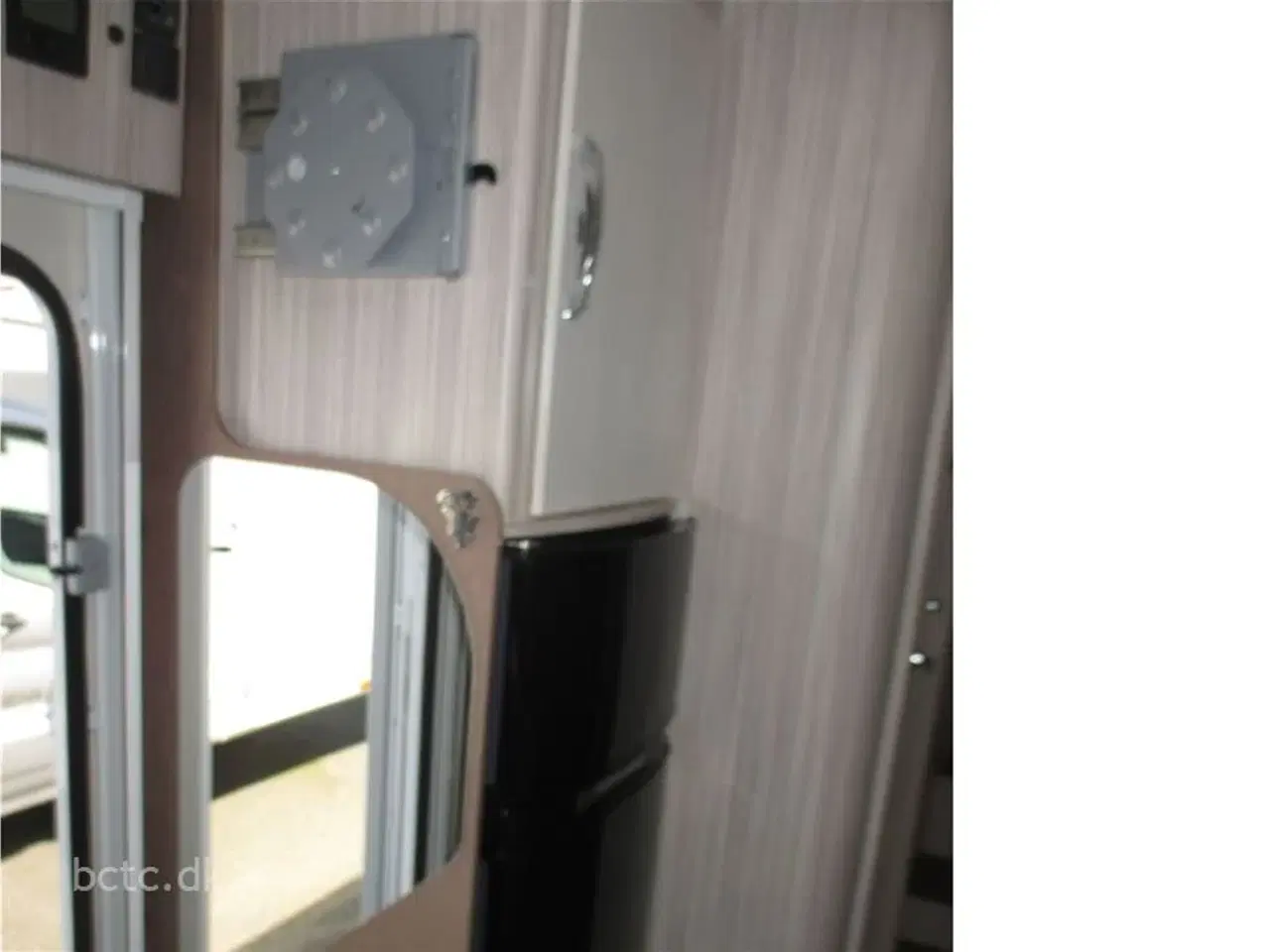 Billede 16 - 2025 - Elnagh Magnum 530   5 SELEPLADSER