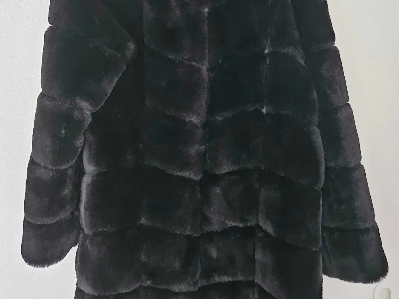 Billede 4 - 🖤 Eksklusiv faux fur frakke fra Esther.H Paris