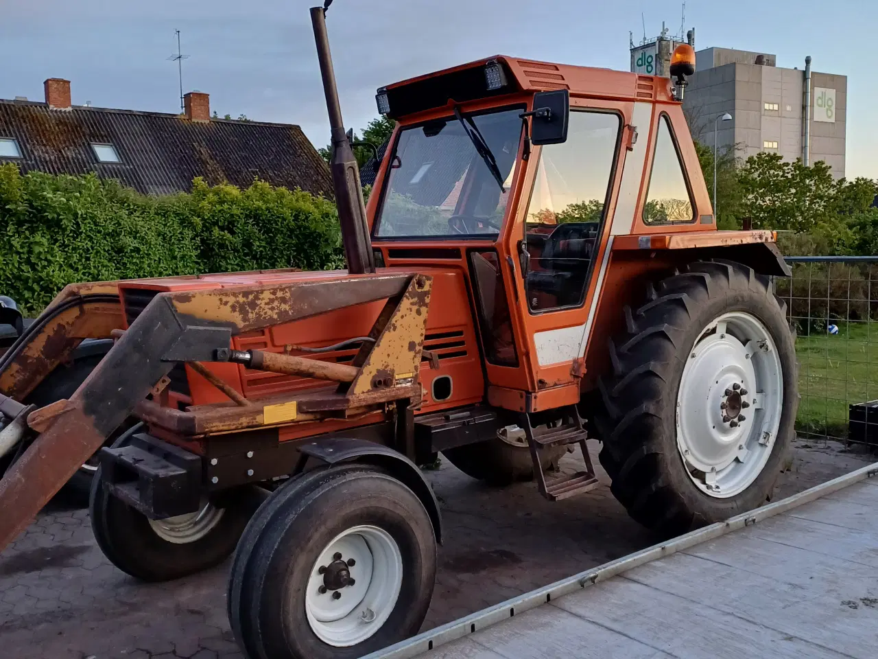 Billede 2 - Traktor med frontlæsser