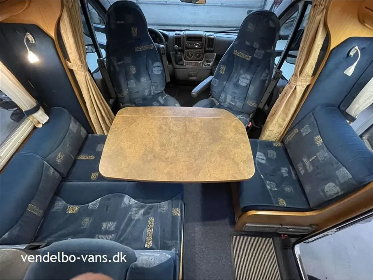 Billede 5 - 2008 - Chausson Allegro 96   Enkelsenge i lav (sidde) højde og toilet og bad i bagenden