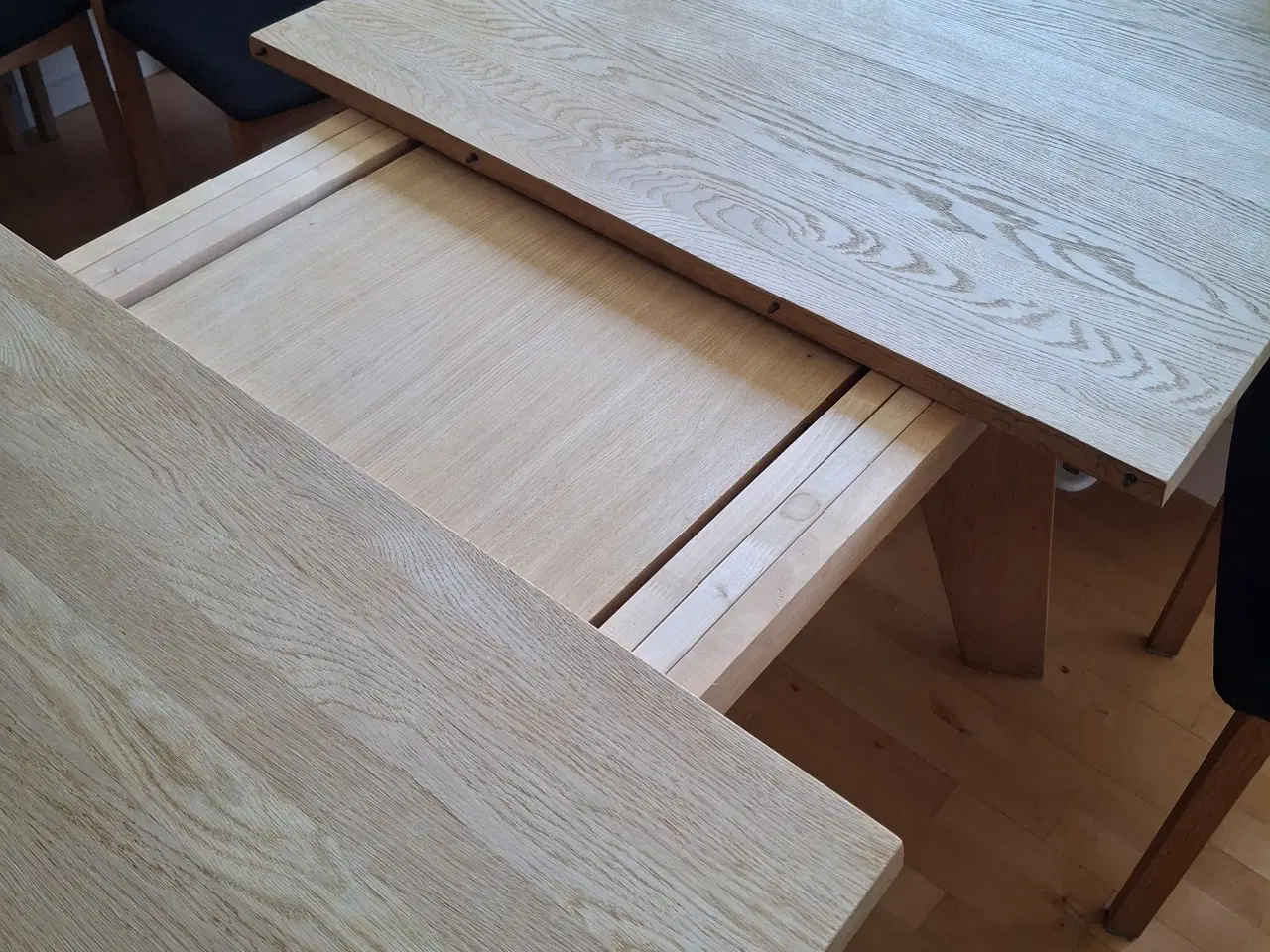Billede 1 - Skovby spisebord med 8 stole