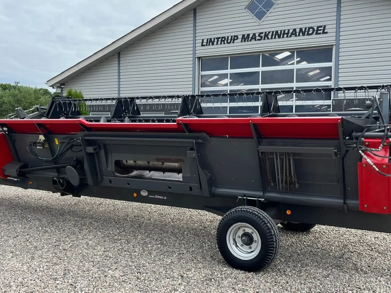 Billede 23 - Massey Ferguson 7370 BETA. Gårdmaskine med kun 1080 motortimer. Med 22fod powerflov skærebord
