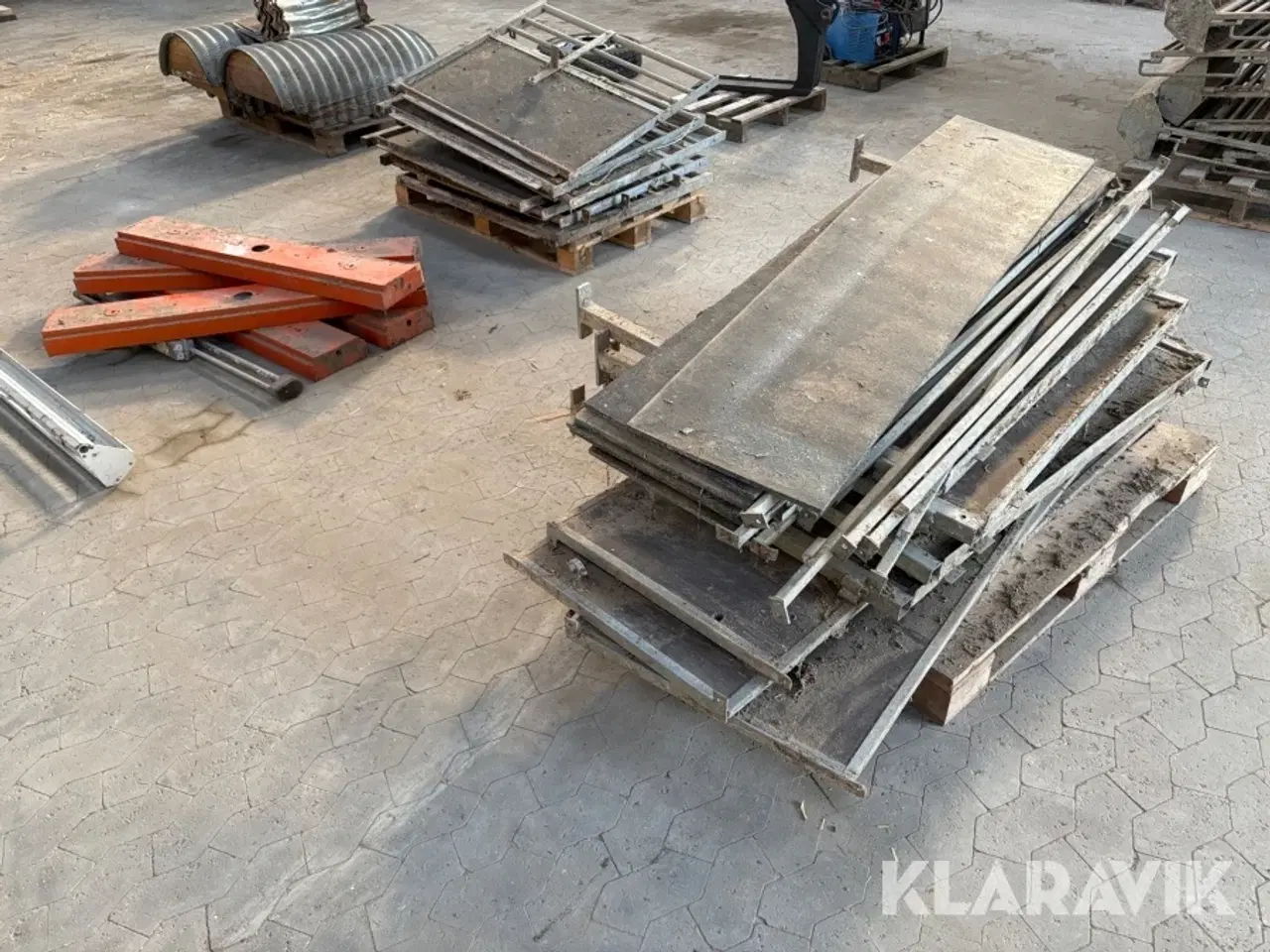 Billede 2 - Fodertrug og Inventar til svin