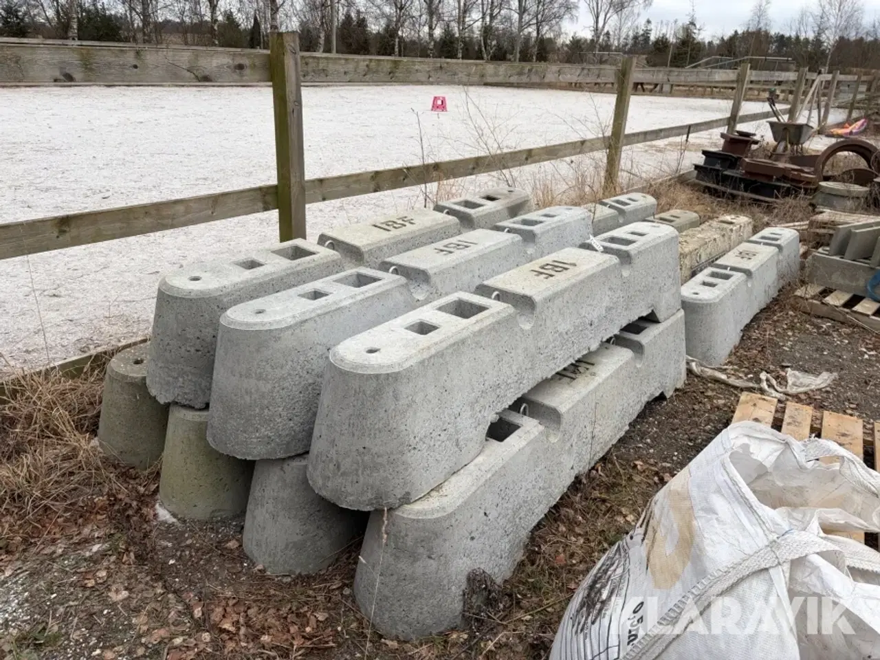 Billede 1 - Betonblokke / Afspærringsblokke IBF - 17 styk