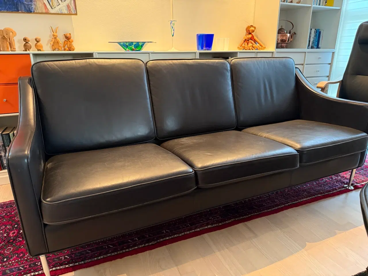 Billede 3 - Sort Hurup sofa i lækkert skind