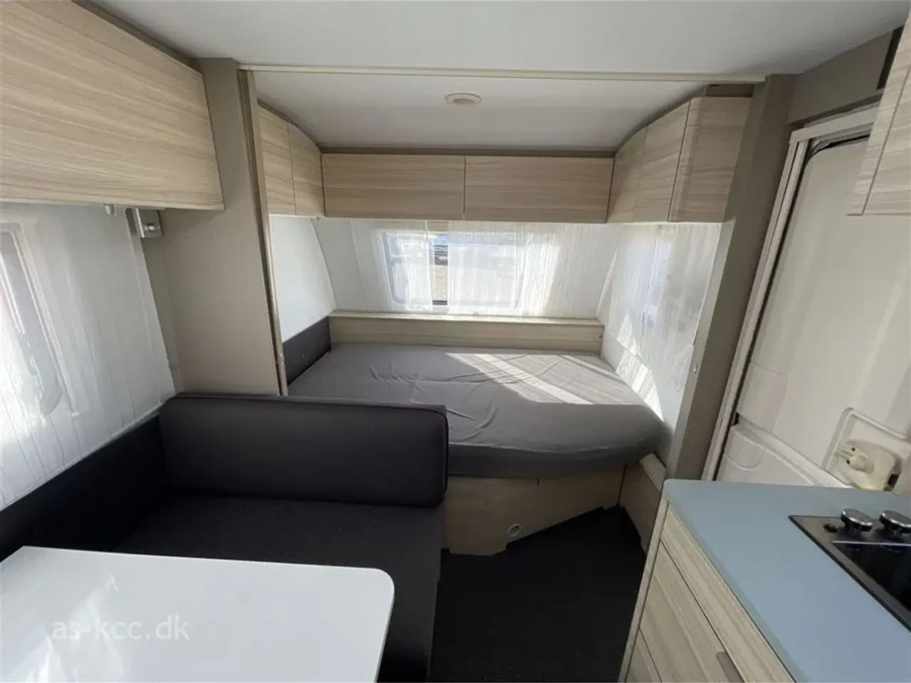 Billede 7 - 2022 - Adria Altea 552 PK   Adria Altea 552 PK årg. 2022 Incl 7 sovepladser, 4 siddepladser. Isabella Pacific 3 m , Isabella Sun Shine med front