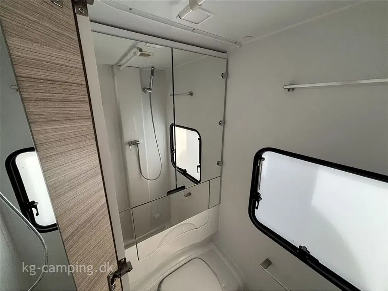 Billede 10 - 2026 - Adria Altea 362 LH   Adria Altea 362 LH - Klar til eventyr - Enkeltsenge - Stort 140L Køleskab