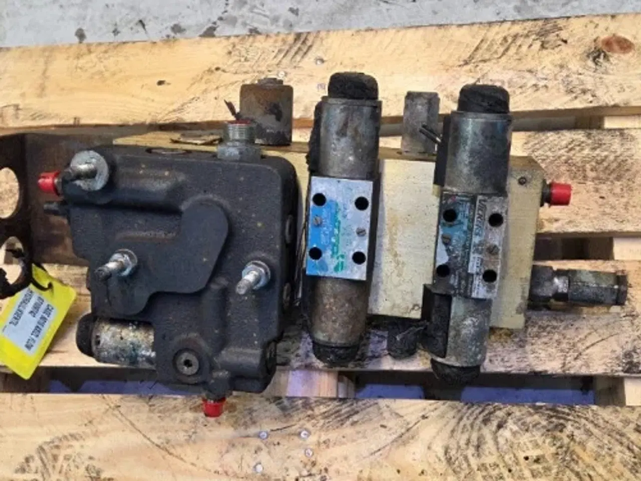 Billede 9 - Case 8010 Hydraulikventil 87109742