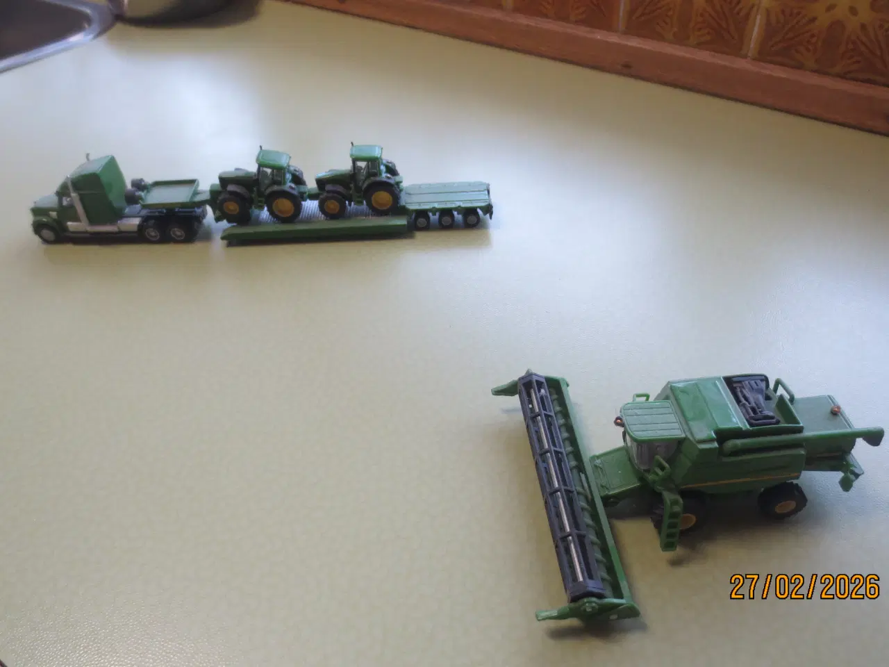 Billede 1 - 1  stk John Deere Blokvogn med John Deere traktor