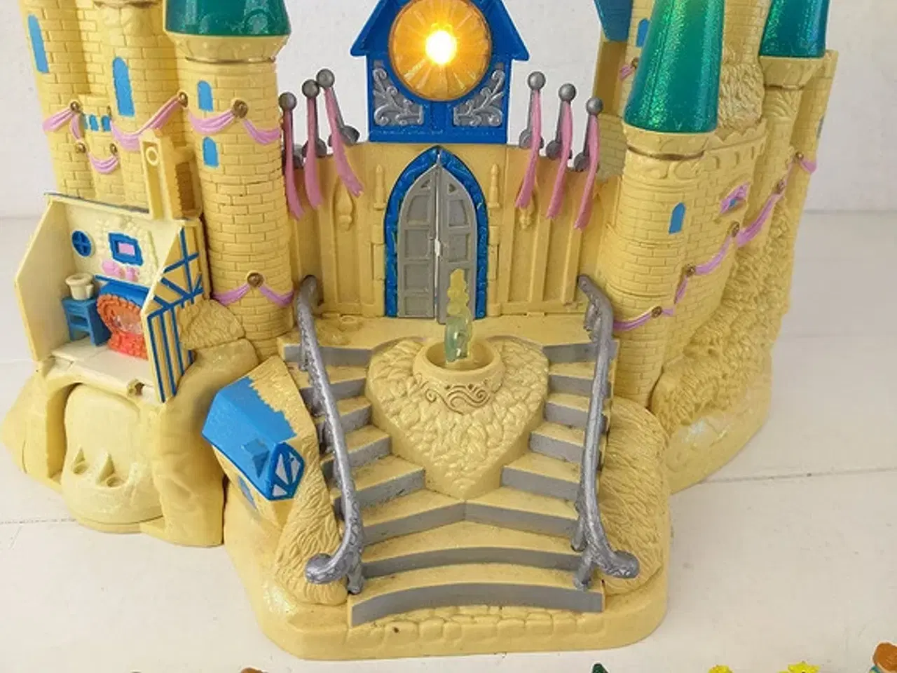 Billede 6 - Vintage 1996 Cinderella star castle