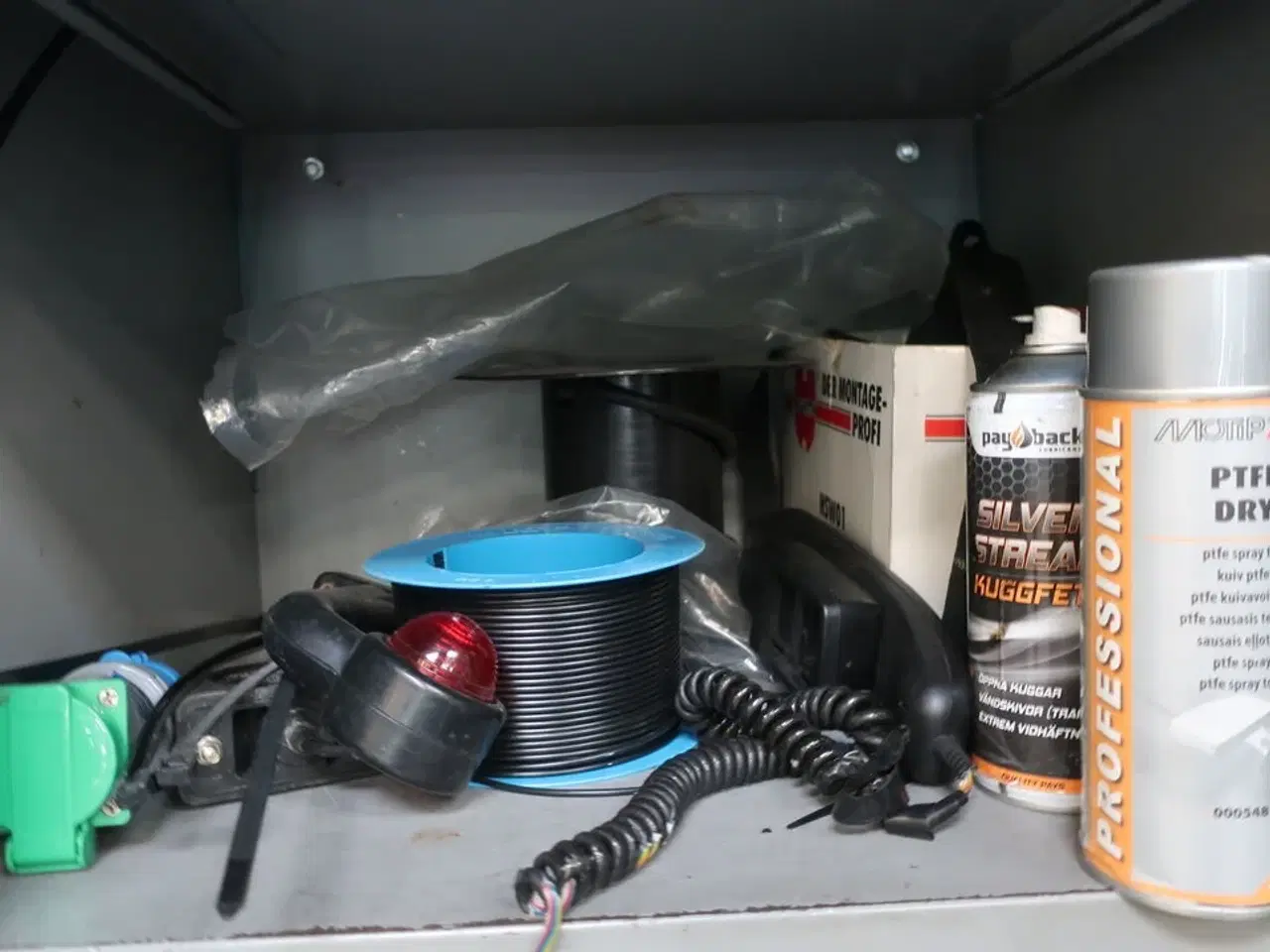 Billede 5 - "Tøm skabet" - Indhold i 2 skabe (øvre & nedre)