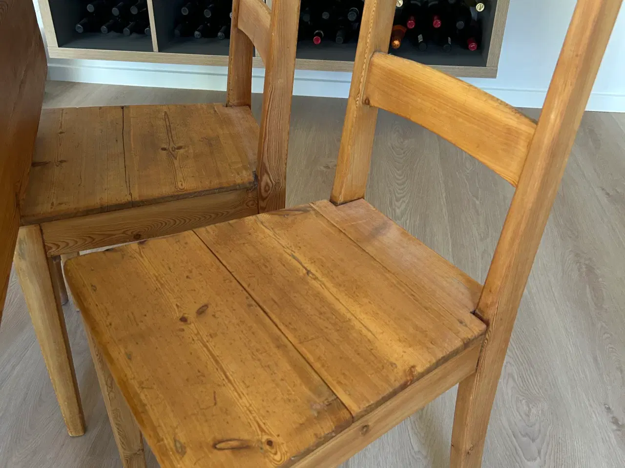 Billede 5 - Flot gammelt bord med stole. 