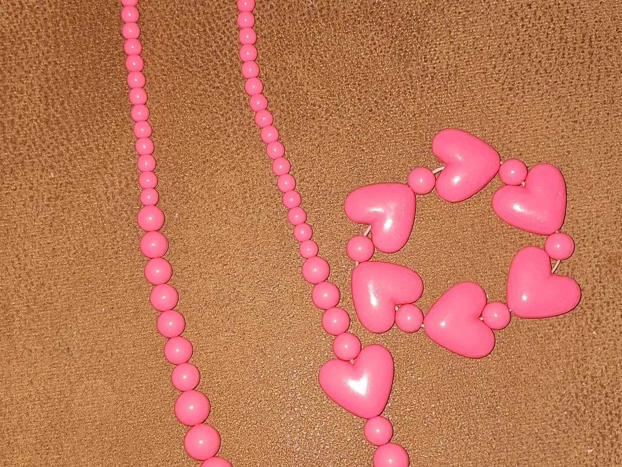 Billede 1 - Lyserødt smykkesæt 