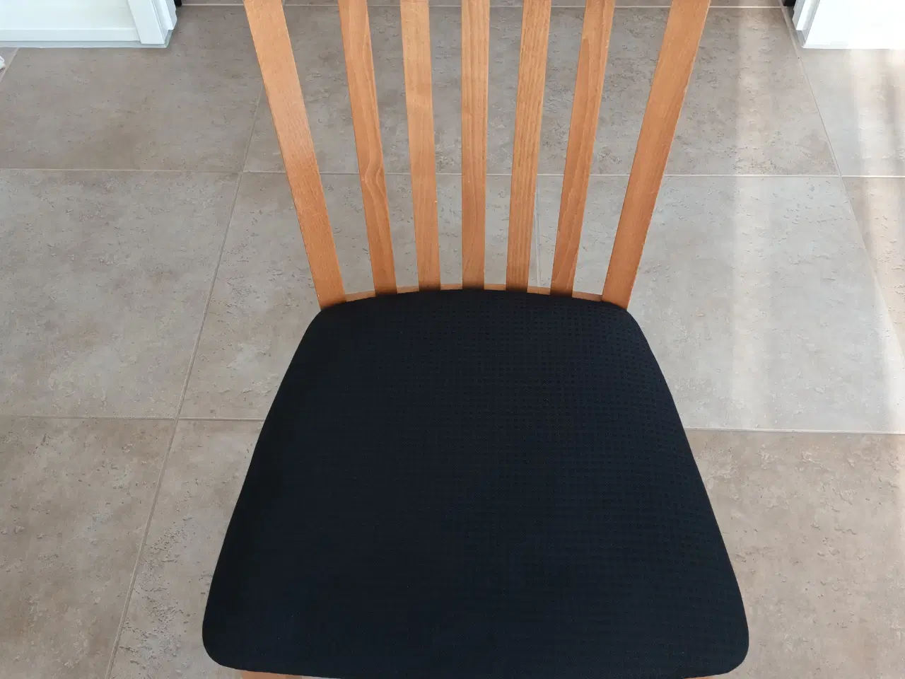 Billede 4 - Spisebords-sæt med 6 virkelig gode stole