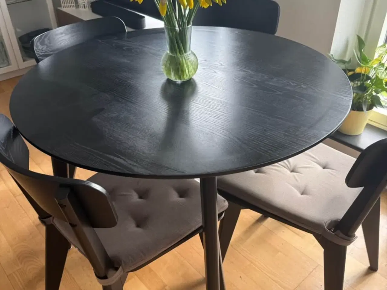 Billede 1 - Spisebord og stole fra ikea